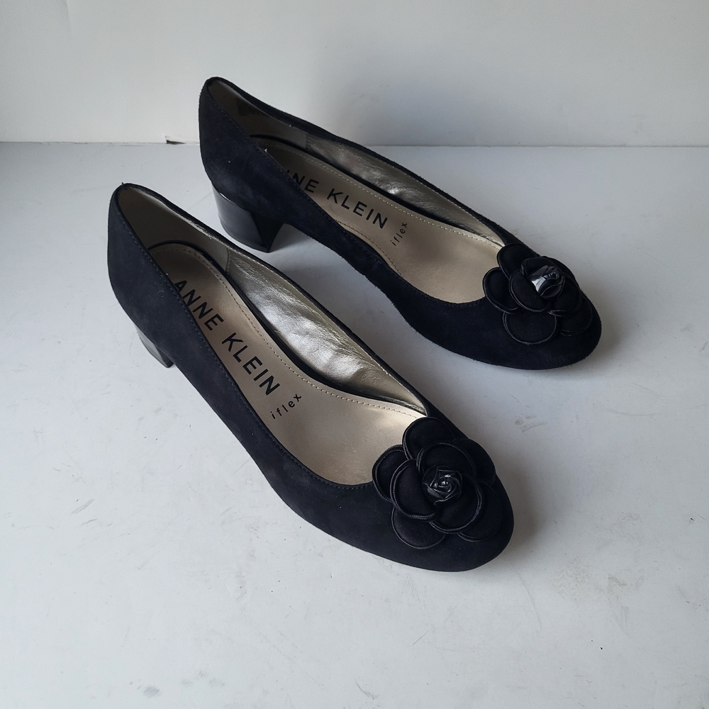 Anne Klein Women's Black Flats with Floral Accent - 7.5